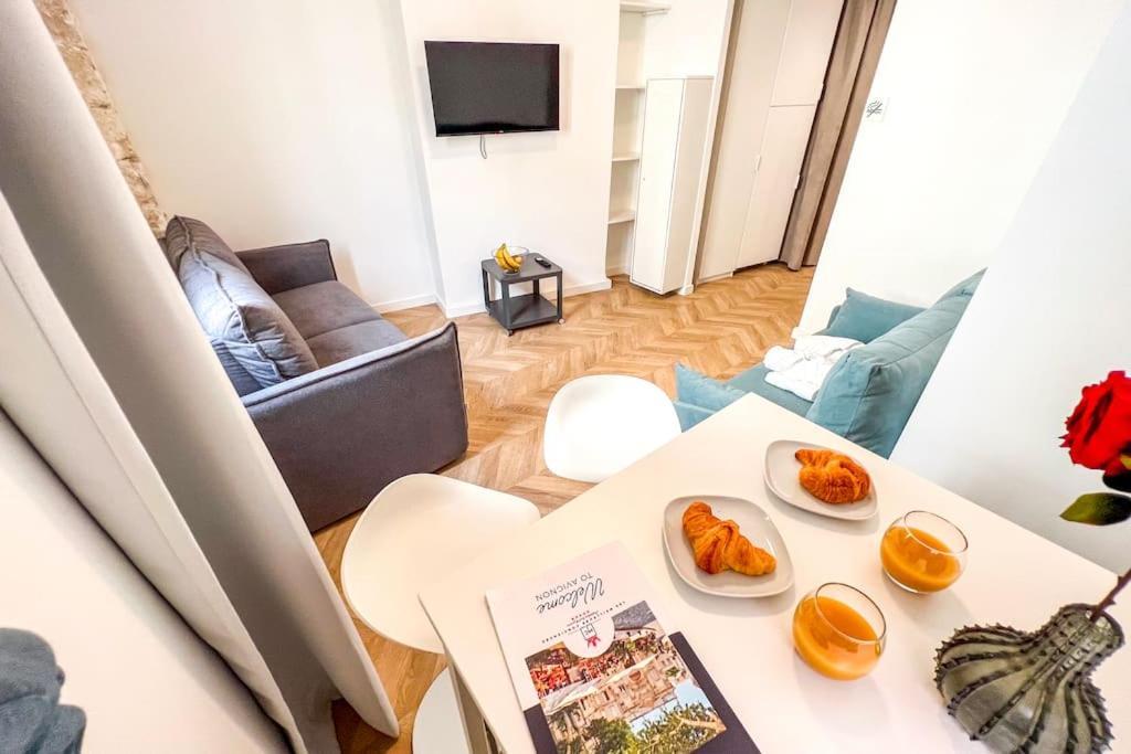 אביניון Maison Jacob - Hyper Centre - Maison Historique - Air Conditioning - Wifi חדר תמונה